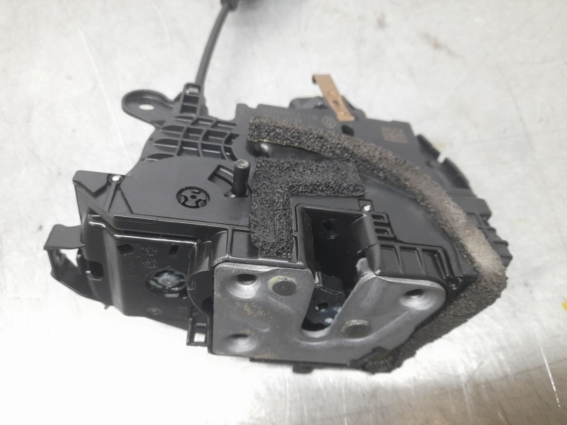 Recambio de cerradura puerta trasera derecha para mitsubishi colt 100t motion referencia OEM IAM 825007311R  