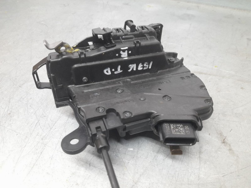 Recambio de cerradura puerta trasera derecha para mitsubishi colt 100t motion referencia OEM IAM 825007311R  