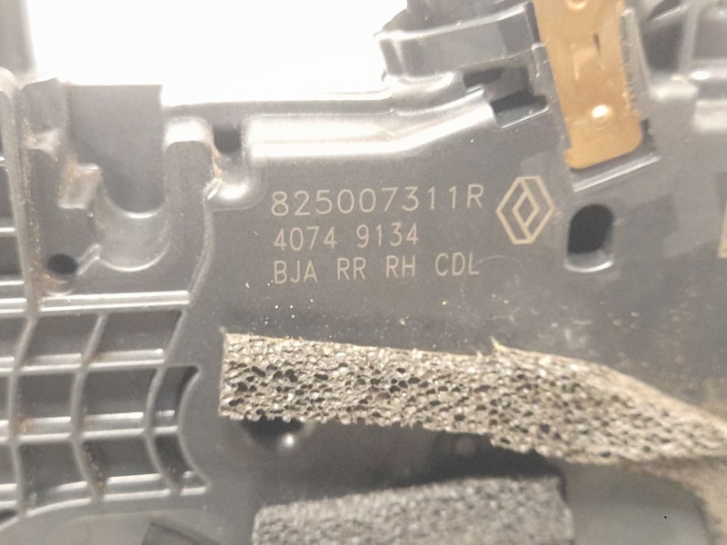 Recambio de cerradura puerta trasera derecha para mitsubishi colt 100t motion referencia OEM IAM 825007311R  