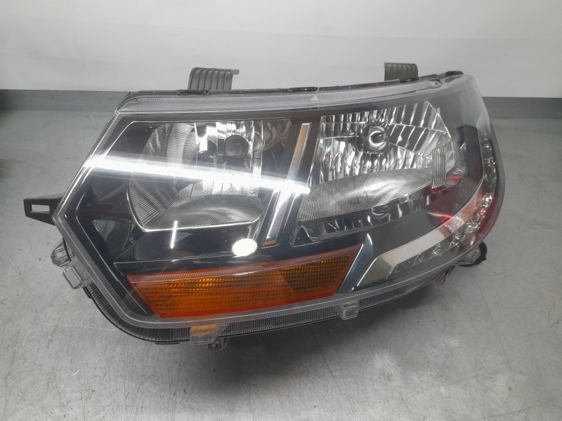 Recambio de faro izquierdo para mahindra kuv 100 nxt 1.2 vvt referencia OEM IAM 1701AAA08221N  