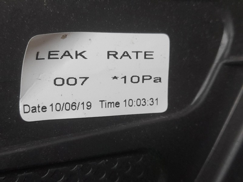 Recambio de faro izquierdo para mahindra kuv 100 nxt 1.2 vvt referencia OEM IAM 1701AAA08221N  