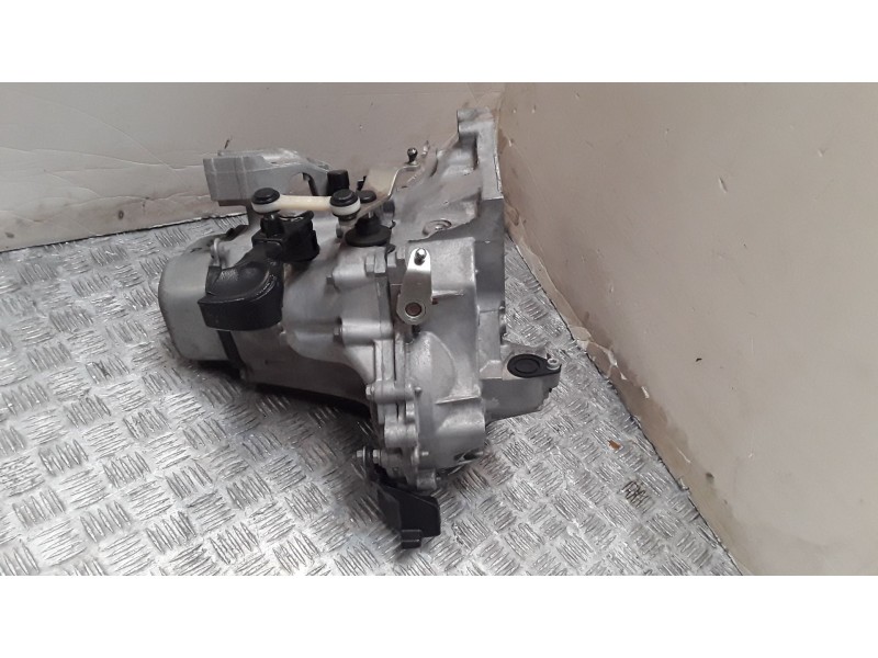 Recambio de caja cambios para citroën c3 iii (sx) 1.2 vti 82 referencia OEM IAM 20A701 5VELOCIDADES 1660096