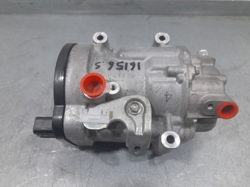 Recambio de compresor aire acondicionado para toyota corolla (e21) hybrid active referencia OEM IAM 0424000370 ESB20C DENSO