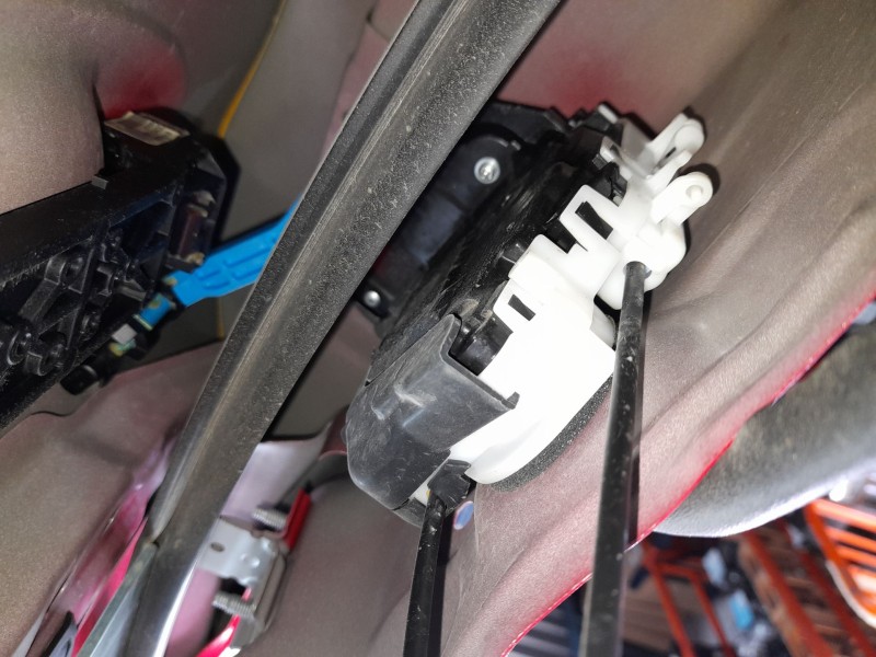 Recambio de cerradura puerta trasera izquierda para toyota yaris (_p13_) 1.0 (ksp130) referencia OEM IAM 690600D310  