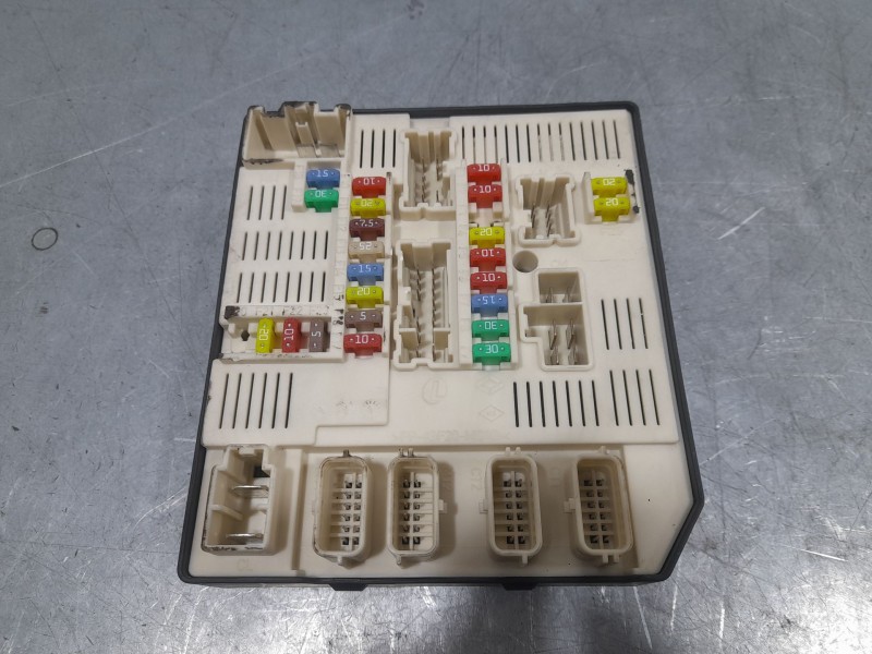 Recambio de caja reles / fusibles para renault megane iii grandtour (kz0/1) 1.5 dci (kz1m, kz1w, kz0r) referencia OEM IAM 284B68