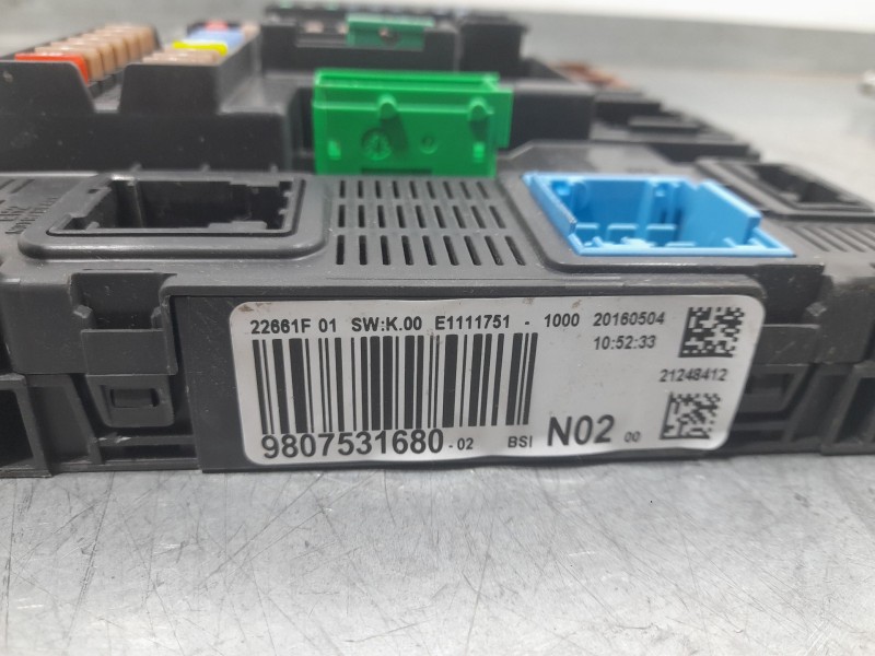 Recambio de caja reles / fusibles para peugeot 208 style referencia OEM IAM 9807531680  