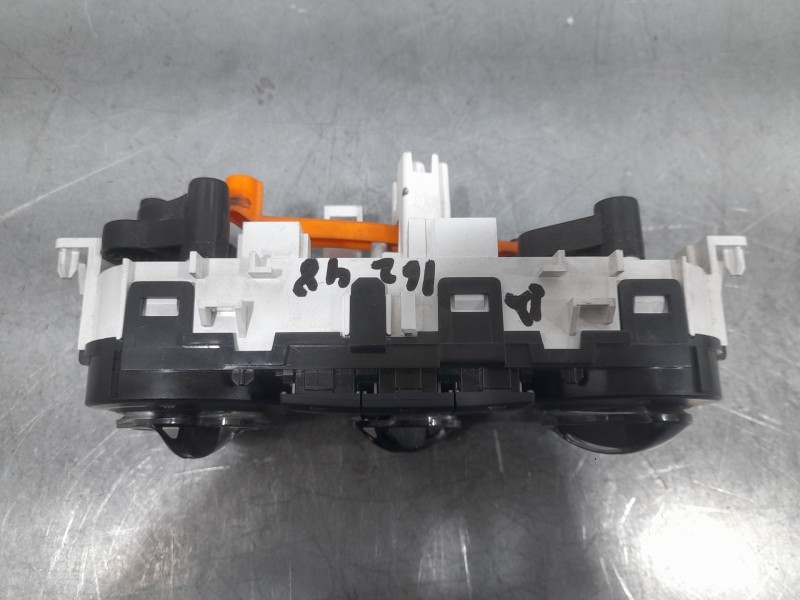 Recambio de mando calefaccion / aire acondicionado para peugeot 208 style referencia OEM IAM E1063071  