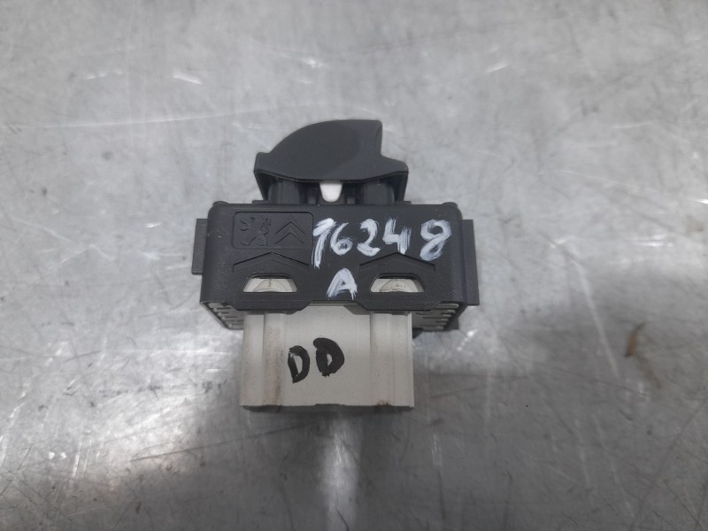 Recambio de mando elevalunas delantero derecho para peugeot 208 style referencia OEM IAM 96751118ZD  VALEO