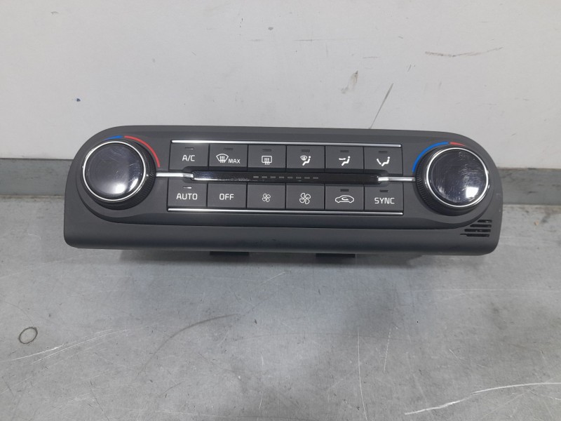 Recambio de mando climatizador para kia xceed drive referencia OEM IAM 97250J7201  