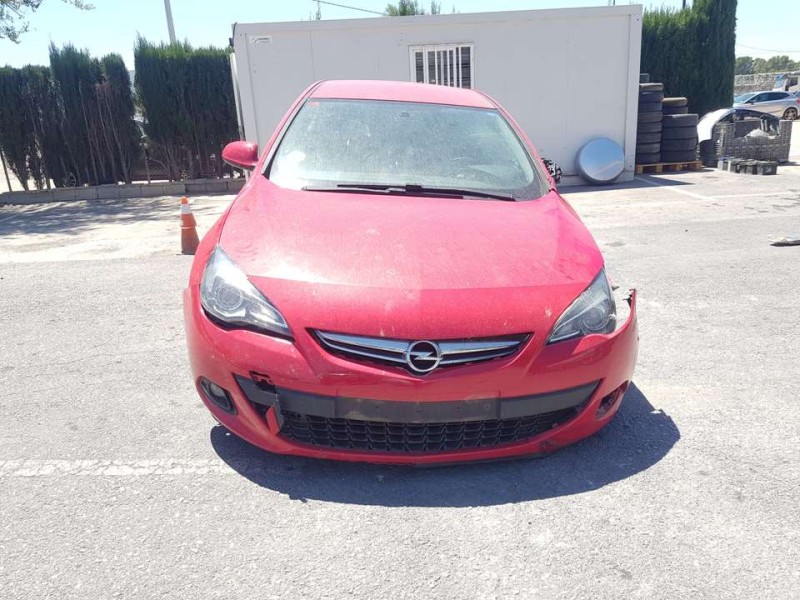 opel astra j gtc del año 2012