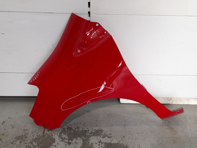 Recambio de aleta delantera izquierda para toyota yaris (_p13_) 1.0 (ksp130) referencia OEM IAM 5381252360 TOCADA 