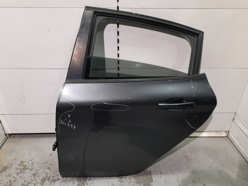 Recambio de puerta trasera izquierda para peugeot 208 style referencia OEM IAM 9671907580  