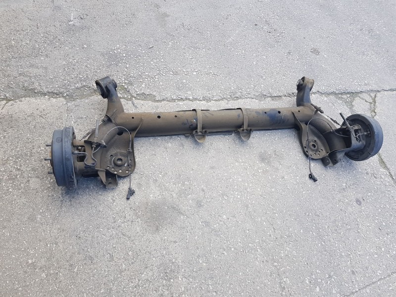Recambio de puente trasero para ford fiesta vii (hj, hf) 1.5 tdci referencia OEM IAM 2167813 DE TAMBOR C/ABS EJE DE 4 TORNILLOS 