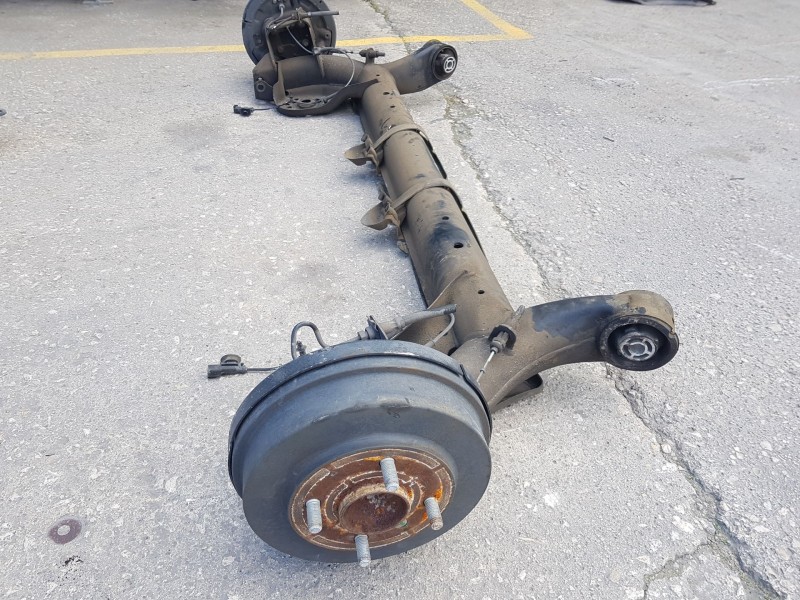 Recambio de puente trasero para ford fiesta vii (hj, hf) 1.5 tdci referencia OEM IAM 2167813 DE TAMBOR C/ABS EJE DE 4 TORNILLOS 