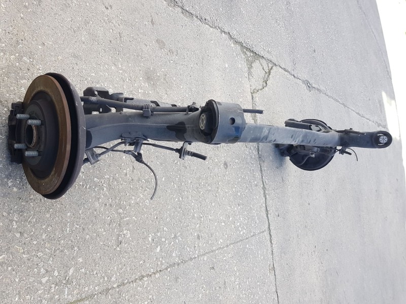 Recambio de puente trasero para toyota yaris (_p13_) 1.0 (ksp130) referencia OEM IAM 421100D520 C/ABS Y EJE DE CUATRO TORNILLOS 