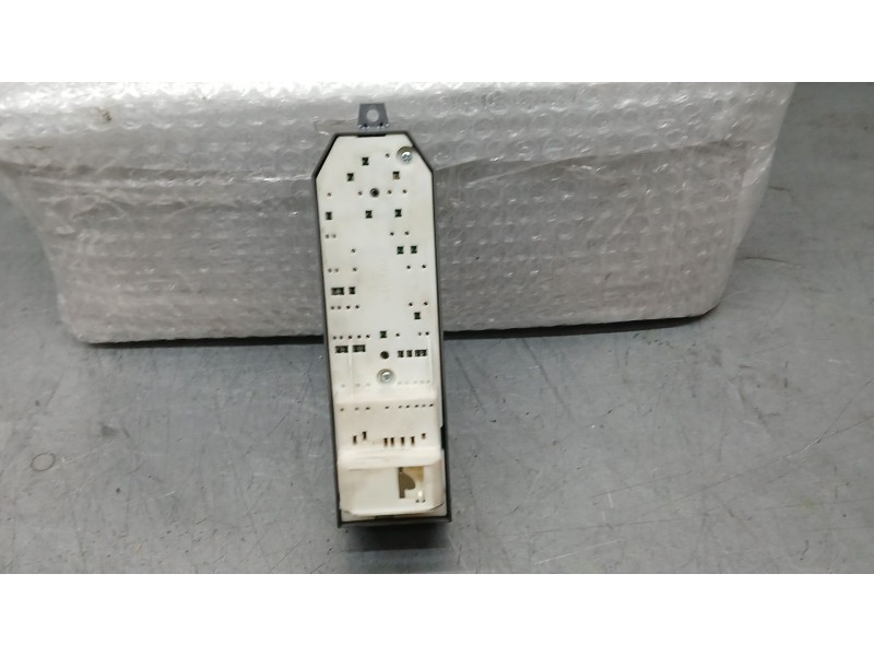 Recambio de mando elevalunas delantero izquierdo para toyota yaris (_p13_) 1.0 (ksp130) referencia OEM IAM 848200D260  0881H90