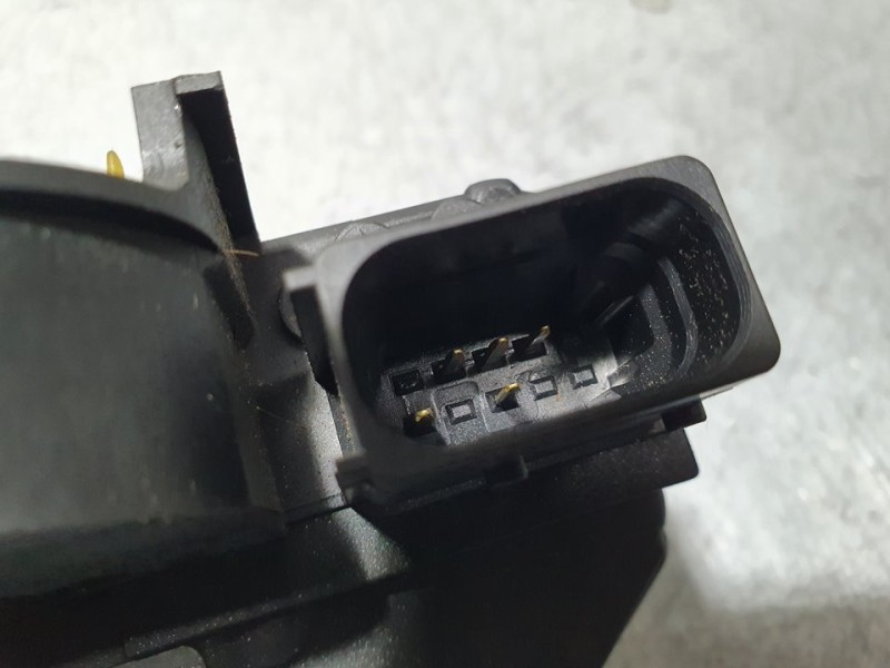 Recambio de cerradura puerta trasera izquierda para opel zafira tourer expression referencia OEM IAM 13579557  5 PINES