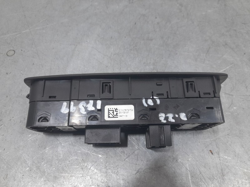 Recambio de mando elevalunas delantero izquierdo para renault kadjar (ha_, hl_) 1.5 blue dci 115 referencia OEM IAM 254012952R  