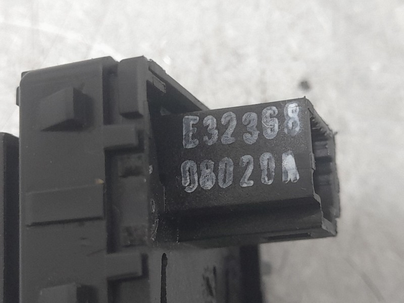 Recambio de mando elevalunas trasero derecho para renault kadjar (ha_, hl_) 1.5 blue dci 115 referencia OEM IAM 254119716R  