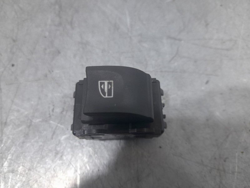 Recambio de mando elevalunas trasero izquierdo para renault kadjar (ha_, hl_) 1.5 blue dci 115 referencia OEM IAM 254119716R  