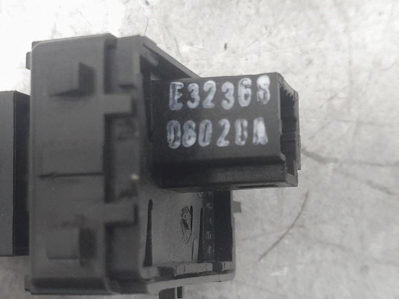 Recambio de mando elevalunas trasero izquierdo para renault kadjar (ha_, hl_) 1.5 blue dci 115 referencia OEM IAM 254119716R  