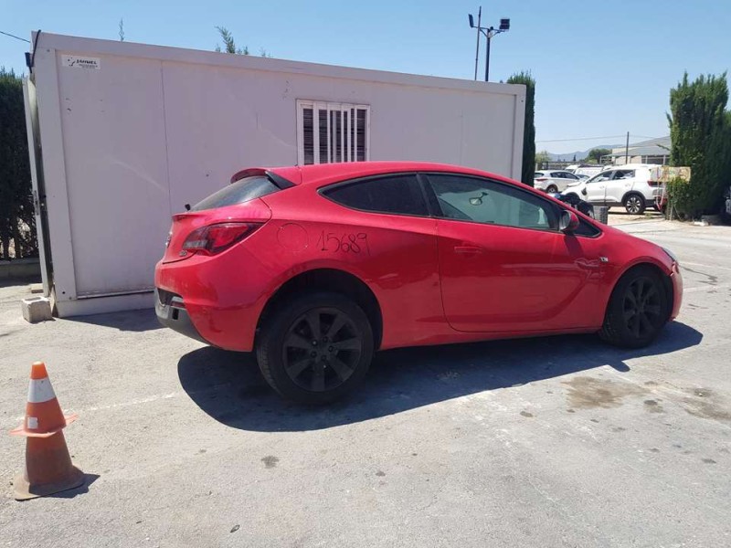opel astra j gtc del año 2012