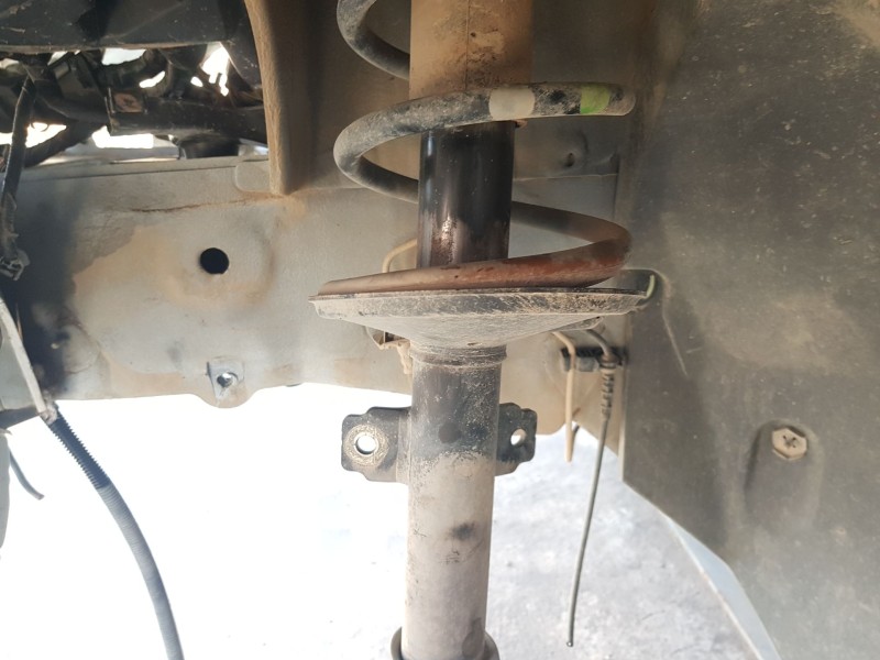 Recambio de amortiguador delantero izquierdo para dacia duster (hs_) 1.5 dci referencia OEM IAM 543026656R  