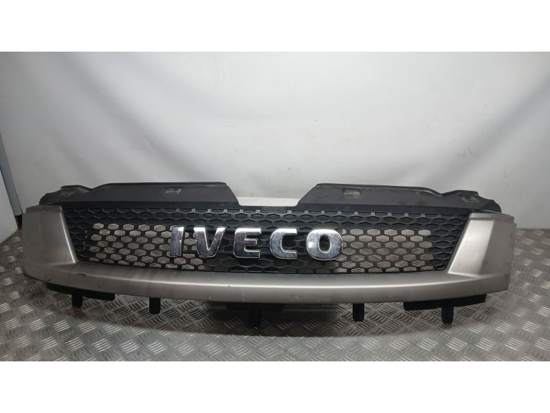 Recambio de rejilla delantera para iveco daily iv furgoneta 35c12 v, 35c12 v/p, 35s12 v, 35s12 v/p referencia OEM IAM 5801255792