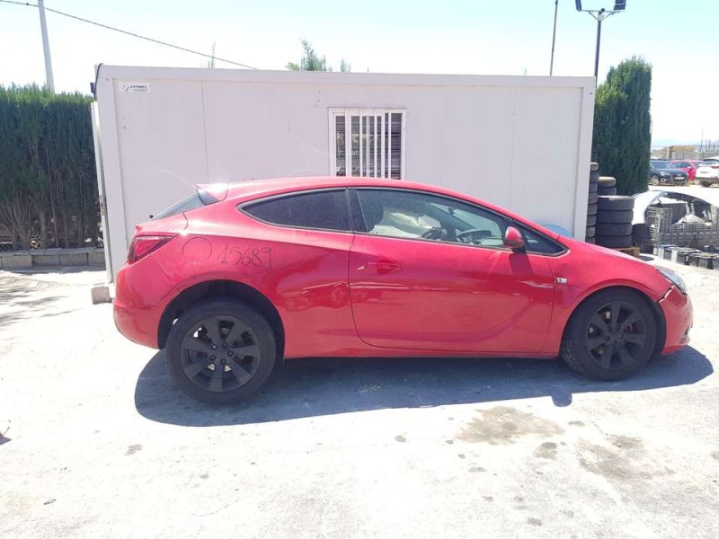 opel astra j gtc del año 2012