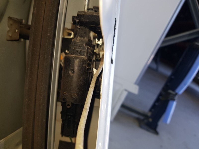 Recambio de cerradura puerta delantera derecha para dacia duster (hs_) 1.5 dci referencia OEM IAM 8200735224  