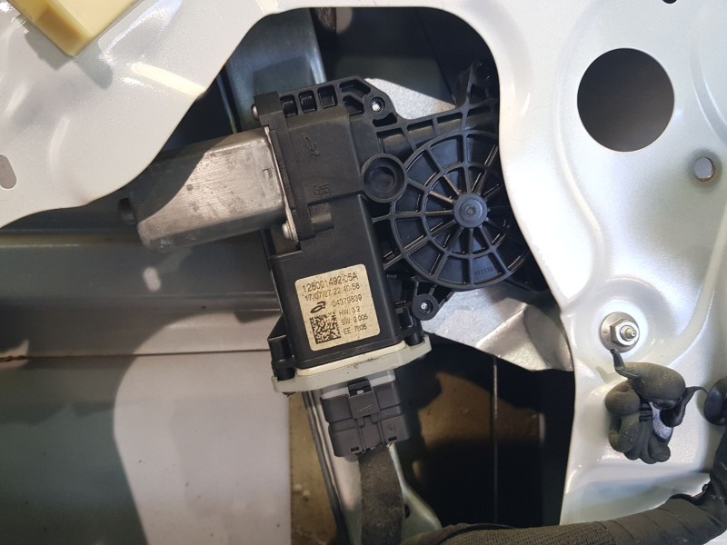 Recambio de elevalunas delantero izquierdo para dacia duster (hs_) 1.5 dci referencia OEM IAM 807210751R  