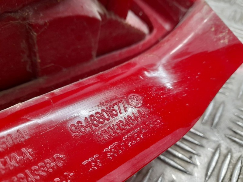 Recambio de piloto trasero derecho para citroën c4 coupe collection referencia OEM IAM 9646801677  