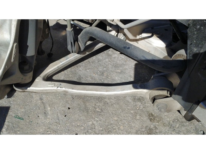 Recambio de brazo suspension inferior delantero derecho para bmw i3 (i01) electric referencia OEM IAM 31106863740  