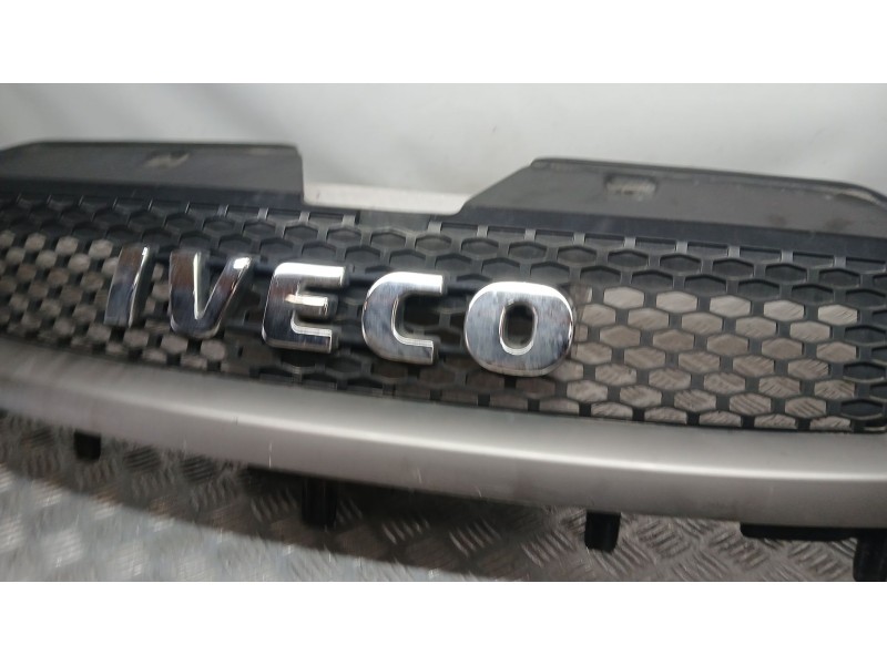 Recambio de rejilla delantera para iveco daily iv furgoneta 35c12 v, 35c12 v/p, 35s12 v, 35s12 v/p referencia OEM IAM 5801255792