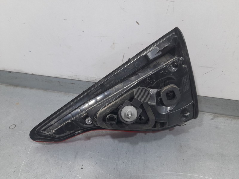 Recambio de piloto trasero izquierdo interior para renault clio v (b7_) tce 90 (b7mt) referencia OEM IAM 265553226R  