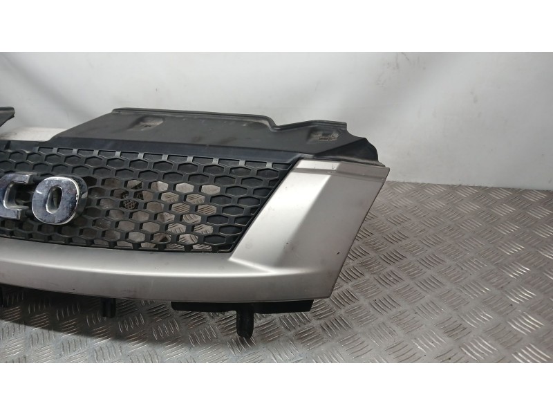 Recambio de rejilla delantera para iveco daily iv furgoneta 35c12 v, 35c12 v/p, 35s12 v, 35s12 v/p referencia OEM IAM 5801255792