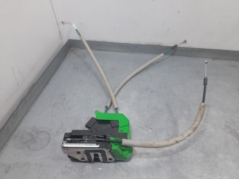 Recambio de cerradura puerta delantera izquierda para ssangyong tivoli 1.5 referencia OEM IAM 7121035021  