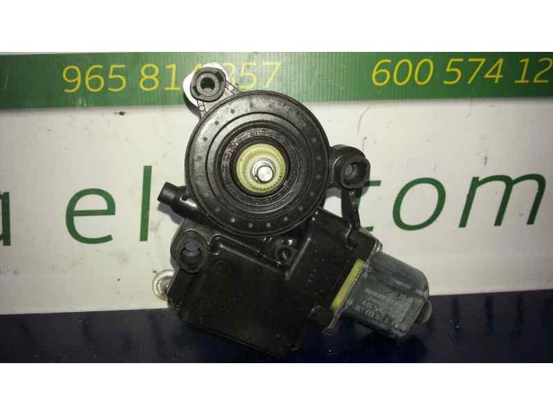 Recambio de motor elevalunas trasero izquierdo para volkswagen polo (6r1) advance referencia OEM IAM 0130822532 BOSCH ELECTRICO
