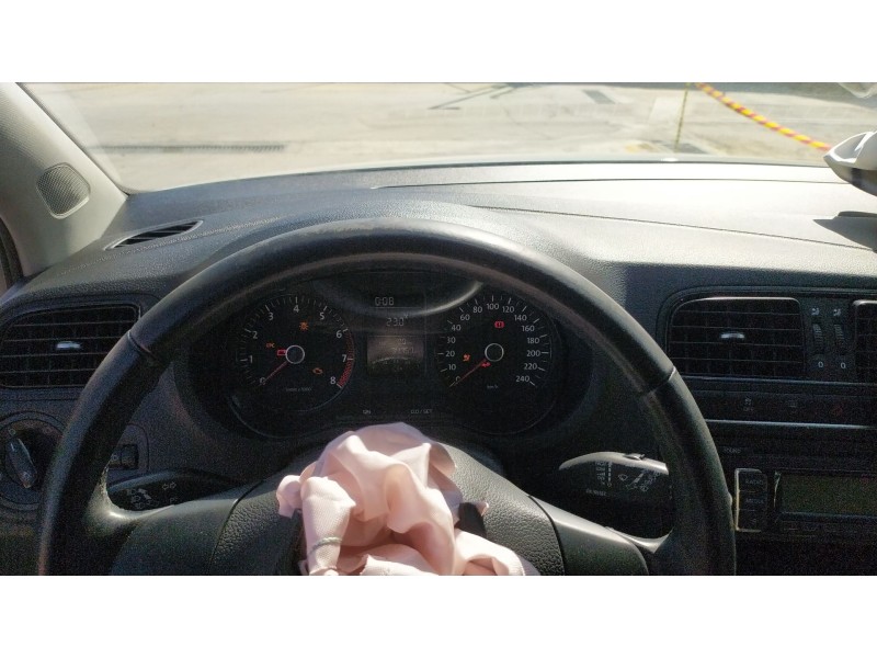 volkswagen polo v (6r1, 6c1) del año 2010