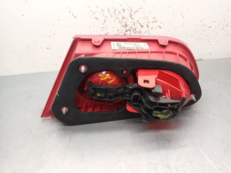 Recambio de piloto trasero izquierdo interior para seat leon (1p1) 1.9 tdi referencia OEM IAM 89320291  1P0945107D