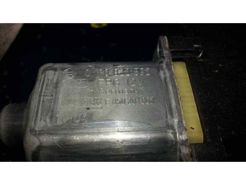 Recambio de motor elevalunas trasero izquierdo para volkswagen polo (6r1) advance referencia OEM IAM 0130822532 BOSCH ELECTRICO