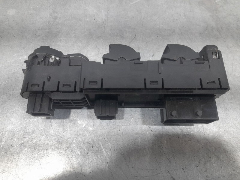 Recambio de mando elevalunas delantero izquierdo para peugeot 208 ii (ub_, up_, uw_, uj_) 1.2 puretech 100 referencia OEM IAM 96