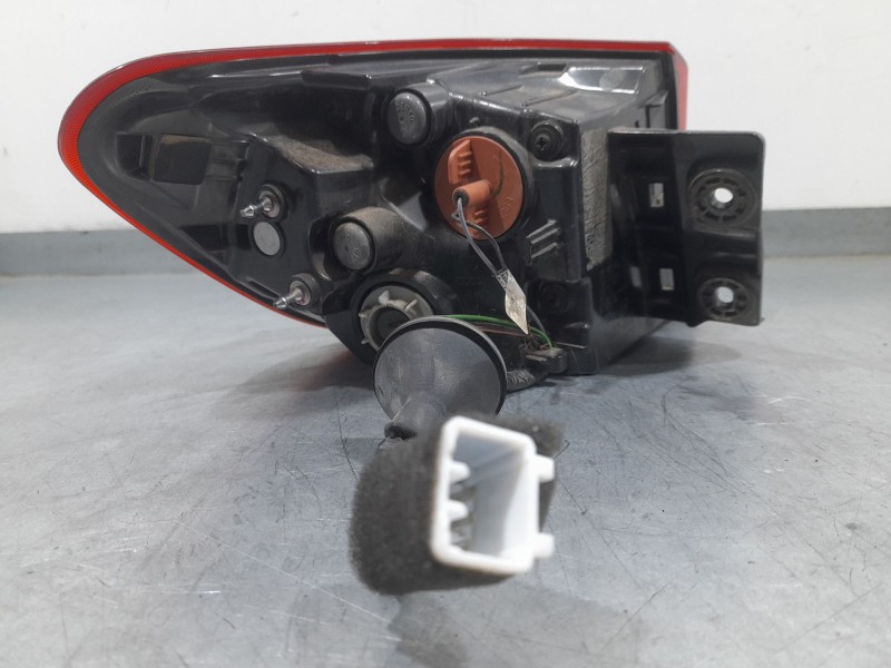 Recambio de piloto trasero derecho exterior para kia ceed (cd) 1.0 t-gdi referencia OEM IAM 92402J7050  