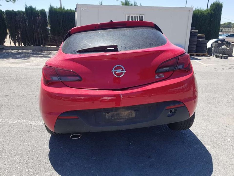 opel astra j gtc del año 2012