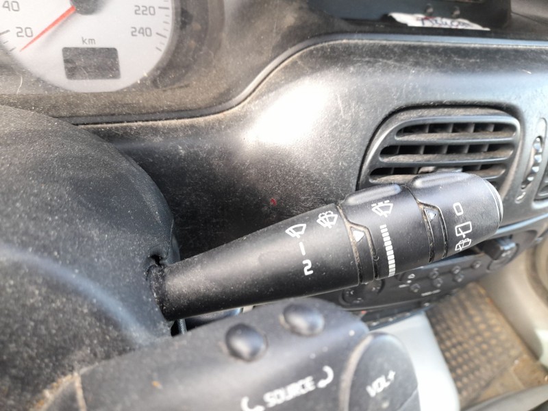 Recambio de mando luces y limpia para renault scénic i monospace (ja0/1_, fa0_) 1.9 dci rx4 referencia OEM IAM 7701047261  77010