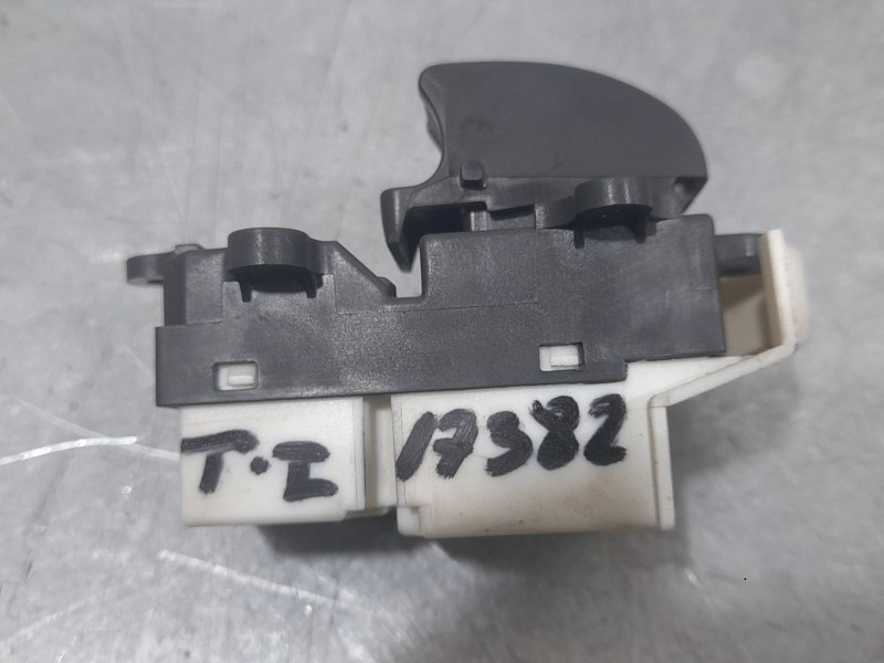 Recambio de mando elevalunas trasero derecho para honda accord vi (ck, cg, ch, cf, cl) 1.8 i (cg8) referencia OEM IAM M18602  