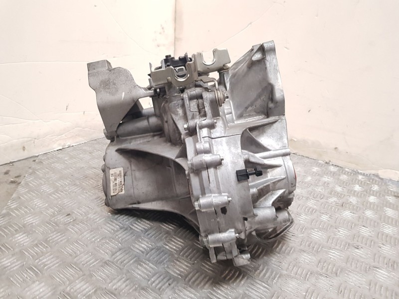 Recambio de caja cambios para ford focus iii 1.6 tdci referencia OEM IAM AV6R7002GJ 2255744 141901