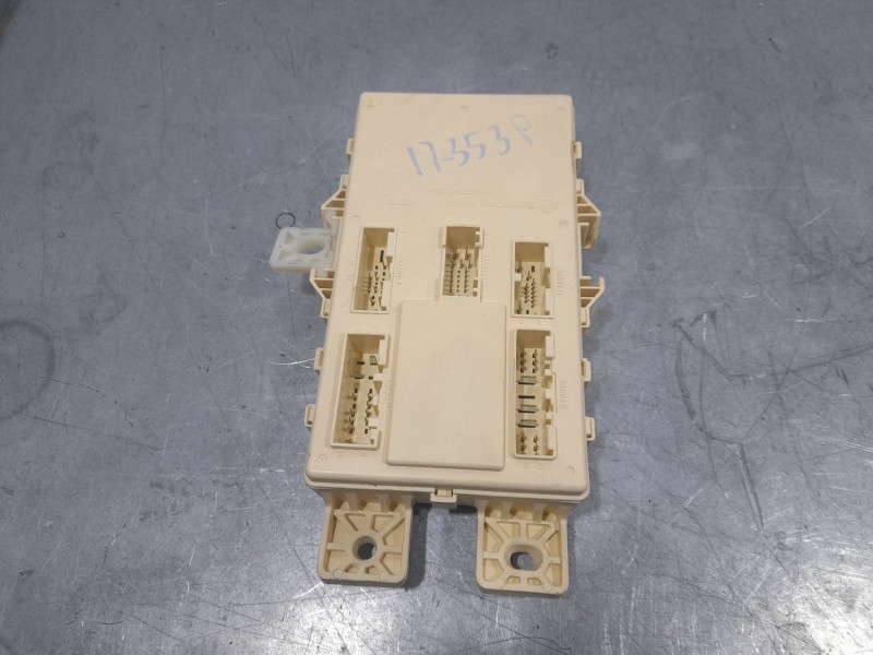 Recambio de caja reles / fusibles para ssangyong tivoli 1.5 referencia OEM IAM 8215335031  