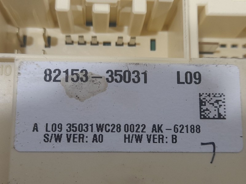 Recambio de caja reles / fusibles para ssangyong tivoli 1.5 referencia OEM IAM 8215335031  