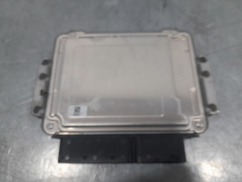 Recambio de centralita motor uce para ssangyong tivoli 1.5 referencia OEM IAM 1755401432 0261S103NP BOSCH